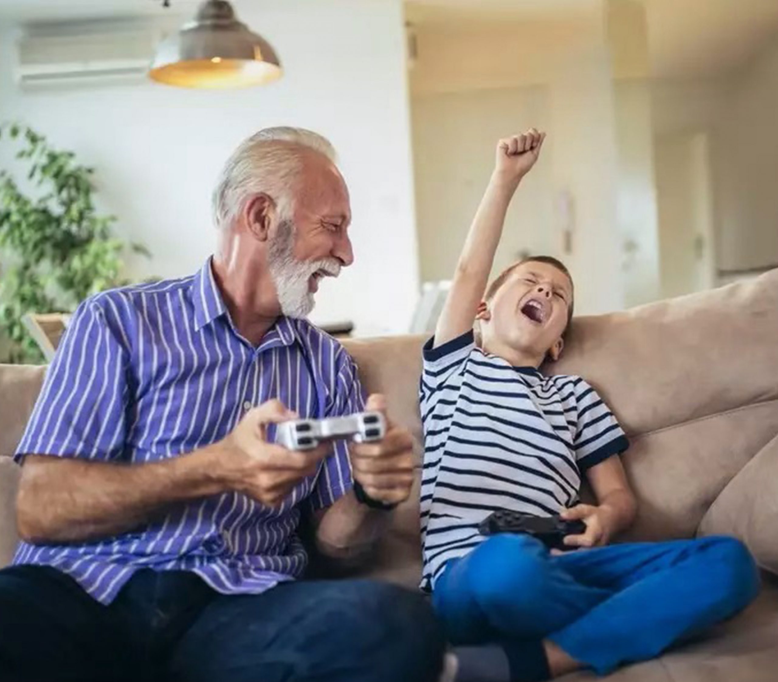 Grandparents_&_grandchildren_playtime
