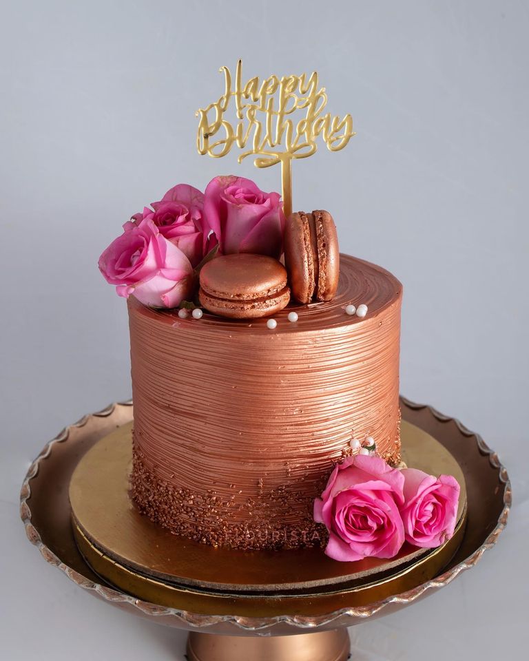Metallic Cakes trends